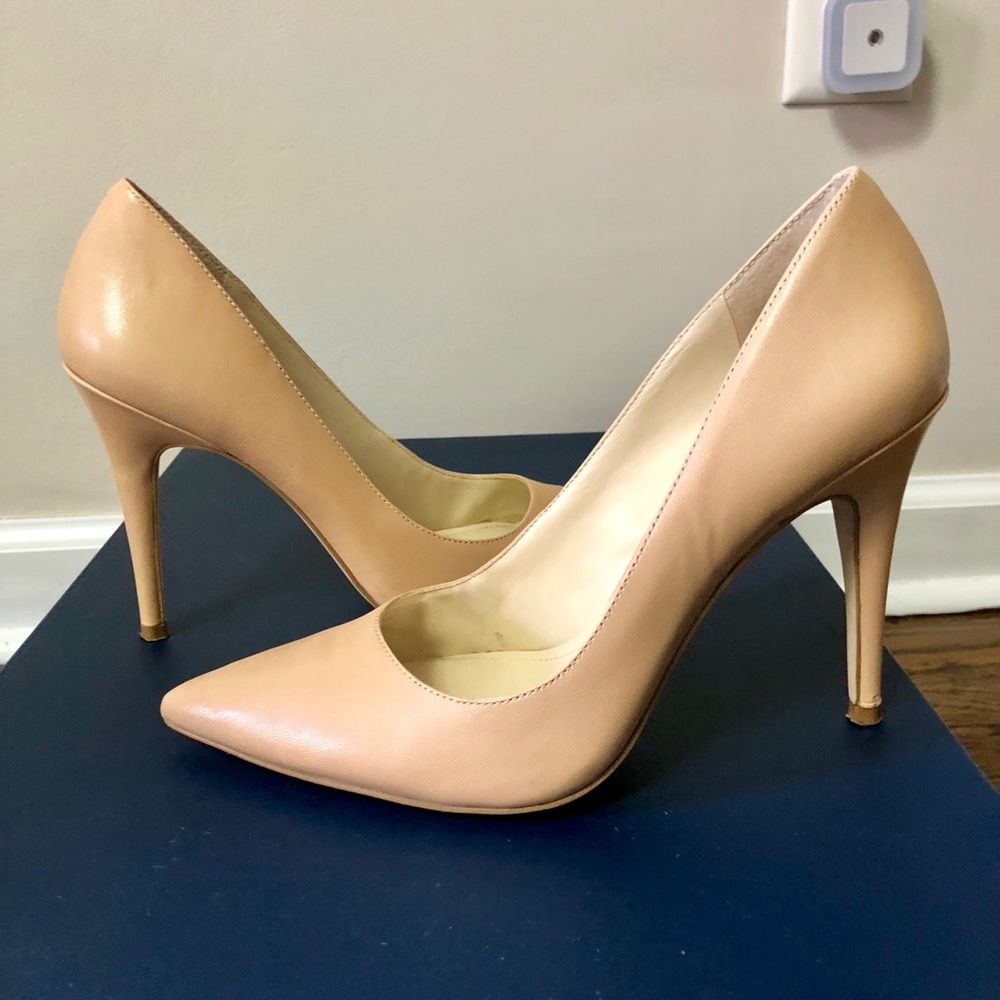 BCBGeneration nude pumps